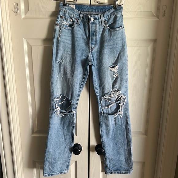 Levi’s women’s 501 90s straight leg distressed button fly Distressed Jeans 25x32 - Picture 1 of 13